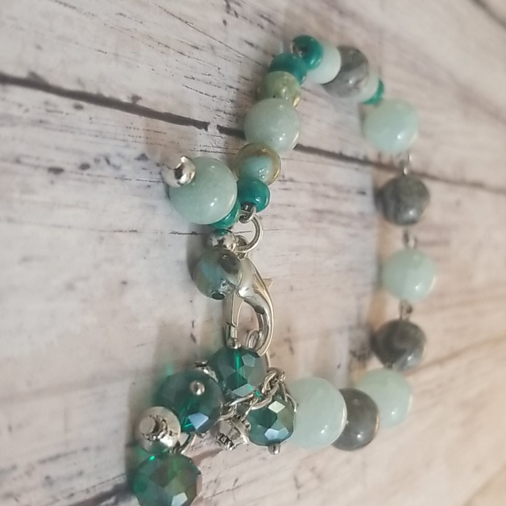 Cracked aqua, grey, green, silver beaded bracelet - Picture 2 of 8